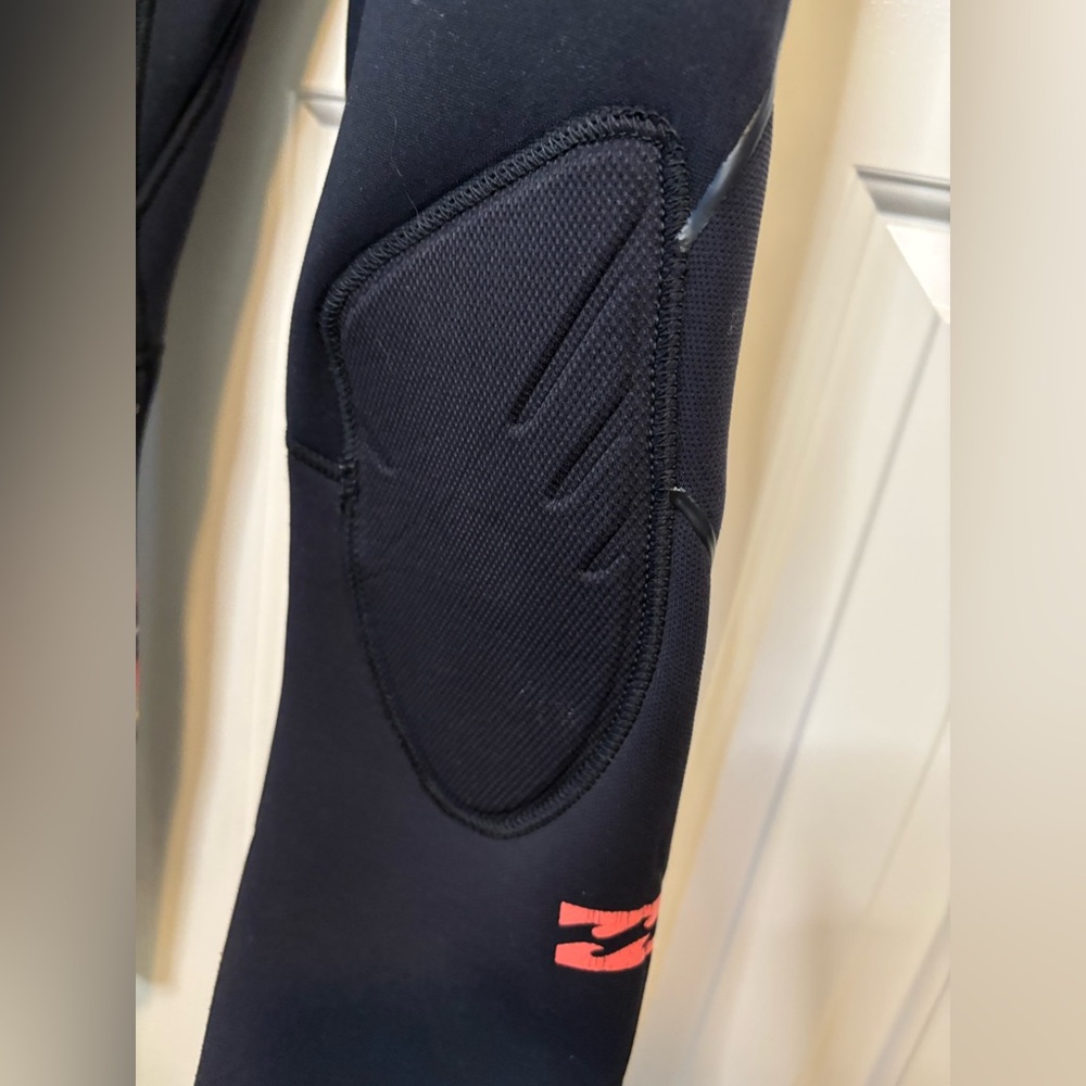 Billabong Wmns 4/3 Furnace Comp Series Chest Zip Wetsuit in Serape color Size 6 - Picture 4 of 10